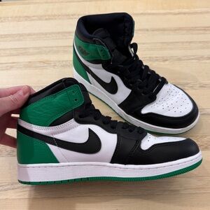 Nike Air Jordan 1 Retro High “Black and Lucky Green”